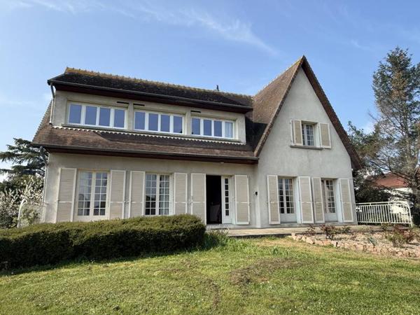 Maison à vendre |  Domérat |  6 pièces | 206 m²