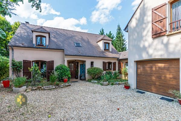 Maison
                                                                                                                                                                                                                                                                                                                        6 pièce(s)                                                                                                                                                                                                          4 chambre(s)                                                                                                                                                                                                          197  m²