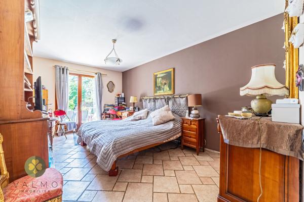 Maison
                                                                                                                                                                                                                                                                                                                        6 pièce(s)                                                                                                                                                                                                          4 chambre(s)                                                                                                                                                                                                          197  m²