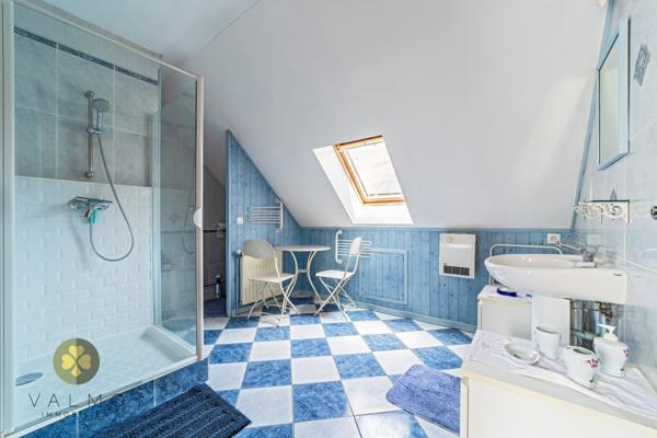 Maison
                                                                                                                                                                                                                                                                                                                        6 pièce(s)                                                                                                                                                                                                          4 chambre(s)                                                                                                                                                                                                          197  m²