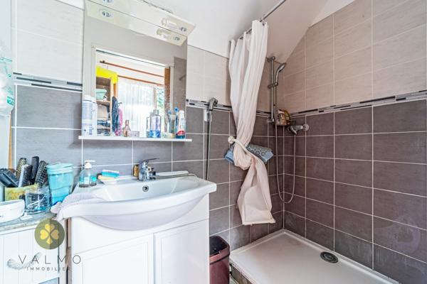 Maison
                                                                                                                                                                                                                                                                                                                        6 pièce(s)                                                                                                                                                                                                          4 chambre(s)                                                                                                                                                                                                          197  m²