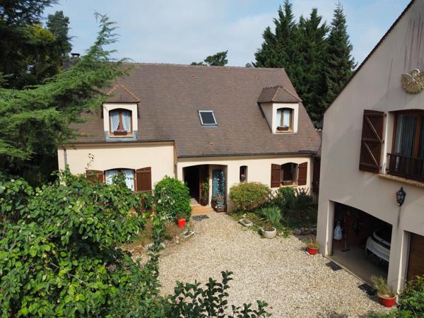 Maison
                                                                                                                                                                                                                                                                                                                        6 pièce(s)                                                                                                                                                                                                          4 chambre(s)                                                                                                                                                                                                          197  m²
