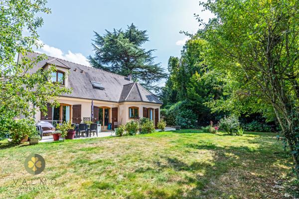 Maison
                                                                                                                                                                                                                                                                                                                        6 pièce(s)                                                                                                                                                                                                          4 chambre(s)                                                                                                                                                                                                          197  m²