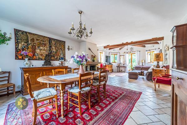 Maison
                                                                                                                                                                                                                                                                                                                        6 pièce(s)                                                                                                                                                                                                          4 chambre(s)                                                                                                                                                                                                          197  m²