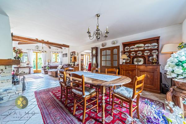 Maison
                                                                                                                                                                                                                                                                                                                        6 pièce(s)                                                                                                                                                                                                          4 chambre(s)                                                                                                                                                                                                          197  m²