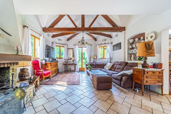 Maison
                                                                                                                                                                                                                                                                                                                        6 pièce(s)                                                                                                                                                                                                          4 chambre(s)                                                                                                                                                                                                          197  m²