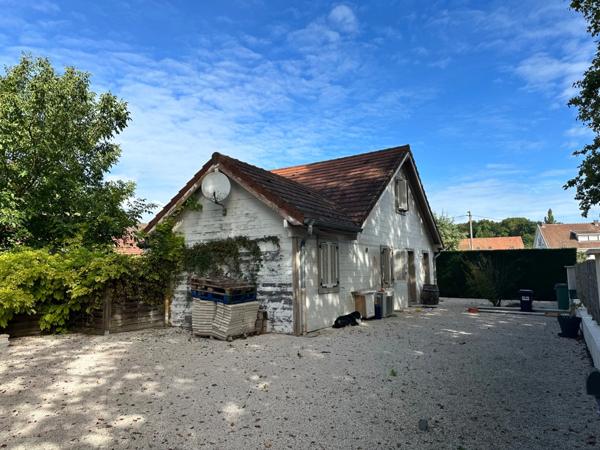 Maison en bois 125 m2 de surface Habitable et 800 m2 de terrain clos à 299 000 € - BEAUNE (21)