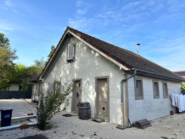 Maison en bois 125 m2 de surface Habitable et 800 m2 de terrain clos à 299 000 € - BEAUNE (21)