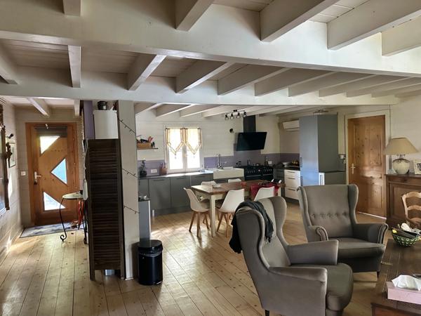 Maison en bois 125 m2 de surface Habitable et 800 m2 de terrain clos à 299 000 € - BEAUNE (21)