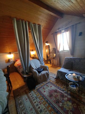 Maison en bois 125 m2 de surface Habitable et 800 m2 de terrain clos à 299 000 € - BEAUNE (21)