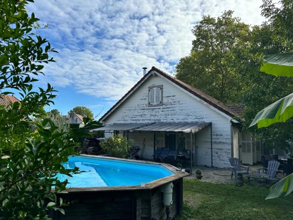 Maison en bois 125 m2 de surface Habitable et 800 m2 de terrain clos à 299 000 € - BEAUNE (21)