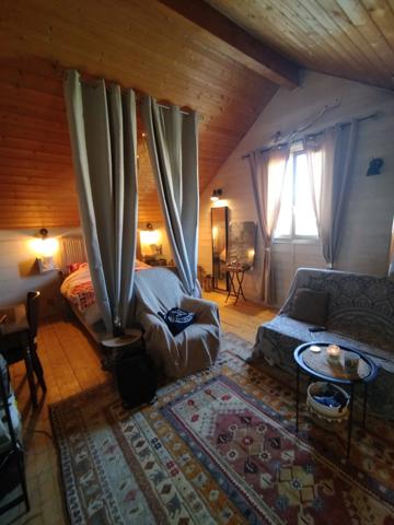 Maison en bois 125 m2 de surface Habitable et 800 m2 de terrain clos à 299 000 € - BEAUNE (21)