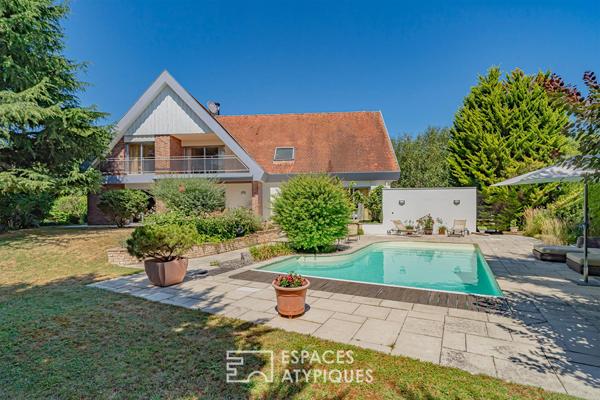 Maison d’architecte contemporaine avec piscine et jardin paysagé