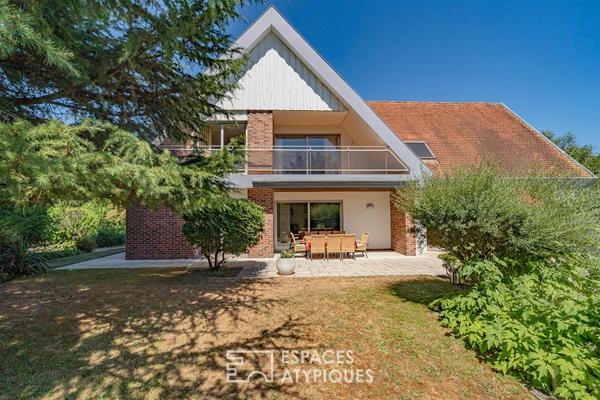 Maison d’architecte contemporaine avec piscine et jardin paysagé