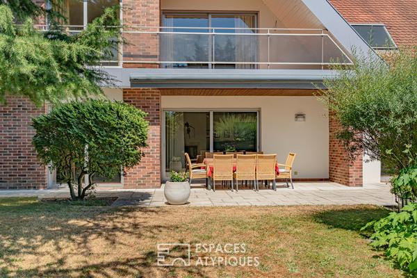 Maison d’architecte contemporaine avec piscine et jardin paysagé