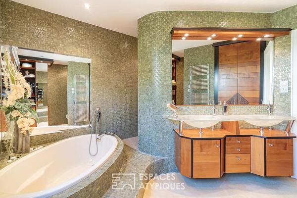 Maison d’architecte contemporaine avec piscine et jardin paysagé