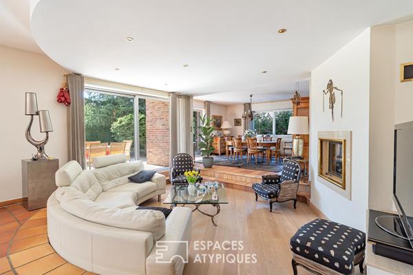 Maison d’architecte contemporaine avec piscine et jardin paysagé