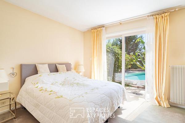 Maison d’architecte contemporaine avec piscine et jardin paysagé