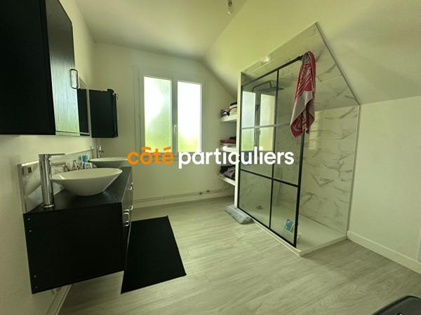 Vente
                Maison245 m² - 8 Pièces -
                    SAINT AMAND MONTROND (18200)