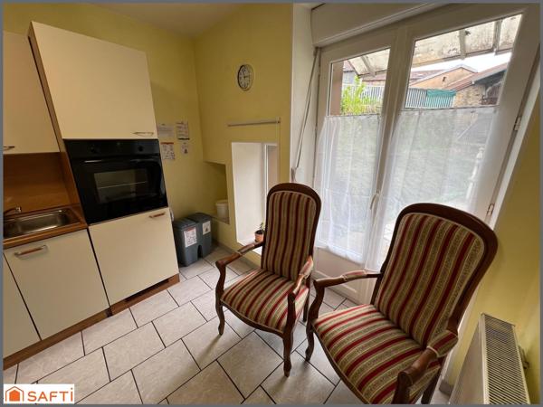 PETIT IMMEUBLE DE RAPPORT, 5 APPARTEMENTS F1 MEUBLES,