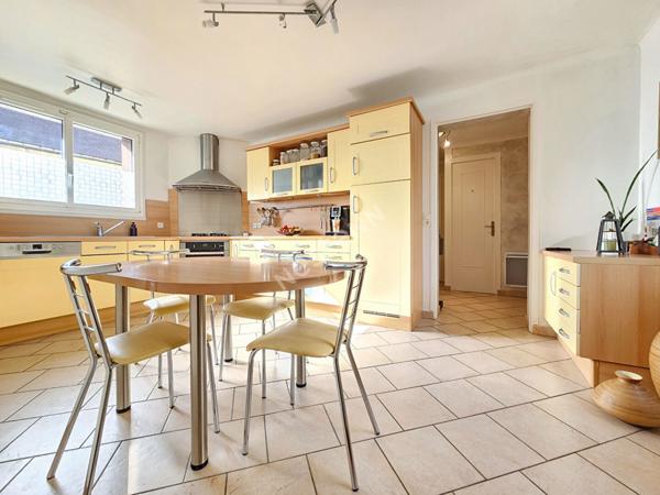 MAISON 5 PIECES EN PLEIN CENTRE DE MARINES - COUR, GARAGE ET DÉPENDANCES