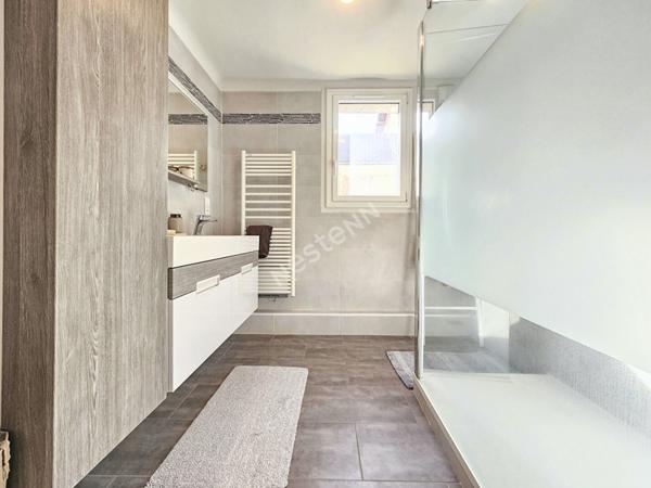 MAISON 5 PIECES EN PLEIN CENTRE DE MARINES - COUR, GARAGE ET DÉPENDANCES