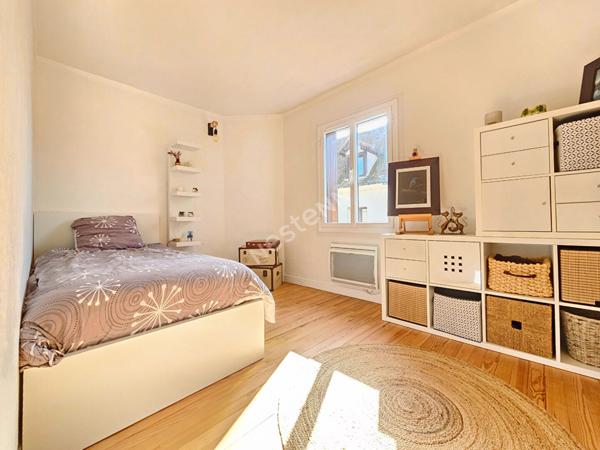 MAISON 5 PIECES EN PLEIN CENTRE DE MARINES - COUR, GARAGE ET DÉPENDANCES