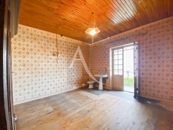 Unique maison de village et son jardin ..