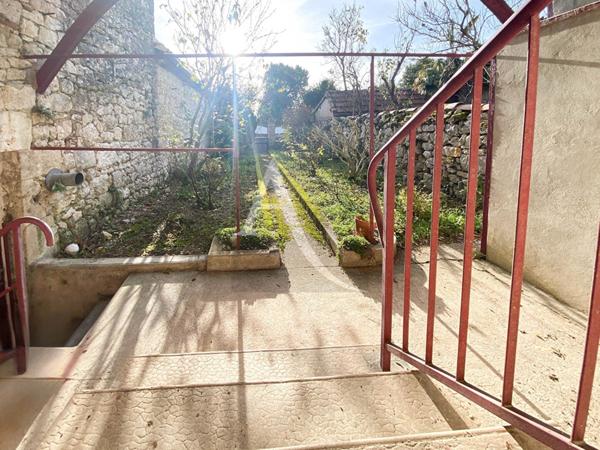 Unique maison de village et son jardin ..