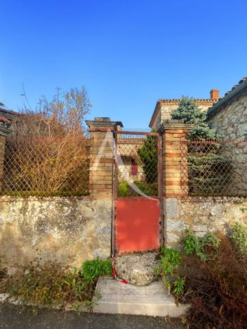 Unique maison de village et son jardin ..