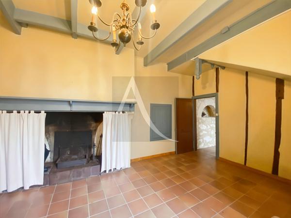 Unique maison de village et son jardin ..