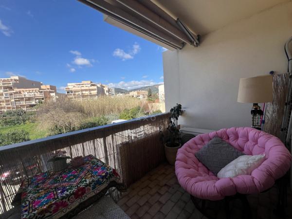 Studio coup de coeur 22,64 m2 en hyper centre - Le Lavandou (83)