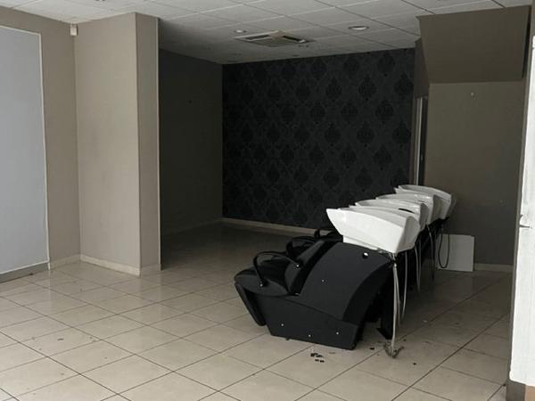 Location Local commercial 2 pièces 90 m² - RDC 9 GRANDE RUE Sable Sur Sarthe 72300