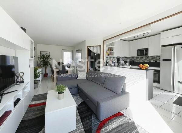 Maison 5 pièces 92 m² et 108 m² au sol avec garage et mezzanine à Montigny le Bretonneux