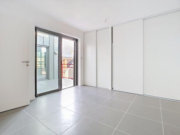 Appartement avec terrasse à vendre à Brive la Gaillarde - Quartier ancienne caserne - 2 chambres - Une terrasse - Pompe à chaleur