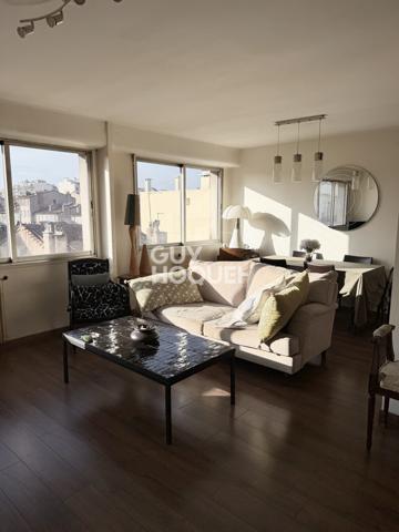 Appartement lumineux 2 Pièces — 58 m², TRAVERSANT, à 4 min du Tram T2