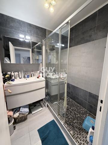 Appartement lumineux 2 Pièces — 58 m², TRAVERSANT, à 4 min du Tram T2