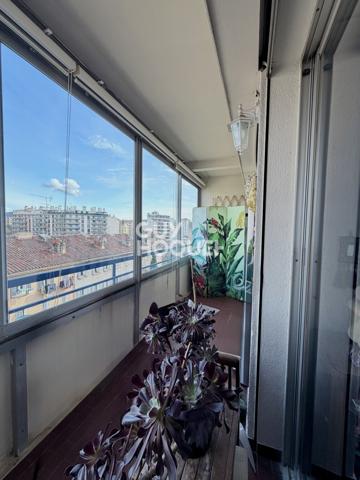 Appartement lumineux 2 Pièces — 58 m², TRAVERSANT, à 4 min du Tram T2