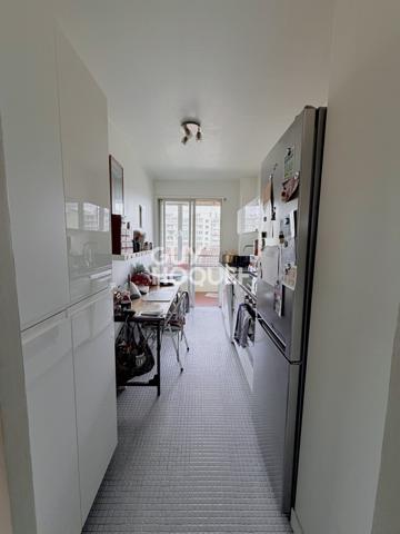 Appartement lumineux 2 Pièces — 58 m², TRAVERSANT, à 4 min du Tram T2