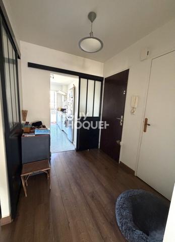 Appartement lumineux 2 Pièces — 58 m², TRAVERSANT, à 4 min du Tram T2
