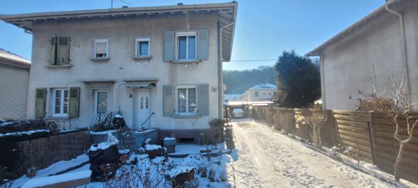 Munster (68140) Maison jumelée 80 m² T4, grand jardin et garage.