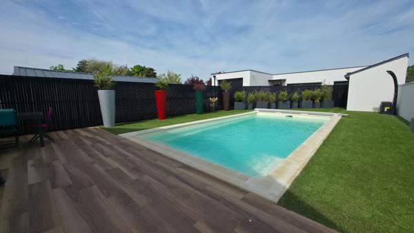 Maison d'architecture contemporaine, de charme et moderne avec piscine à Montoir De Bretagne d'environ 180 m2