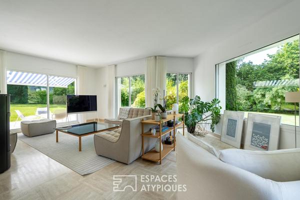 Villa rénovée au coeur du Golf International Barrière – Un écrin de lumière dans un domaine privé