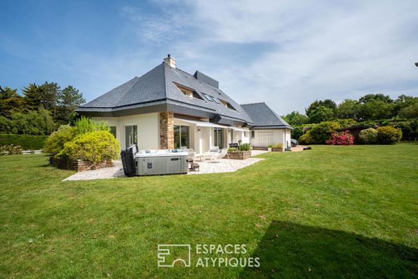 Villa rénovée au coeur du Golf International Barrière – Un écrin de lumière dans un domaine privé