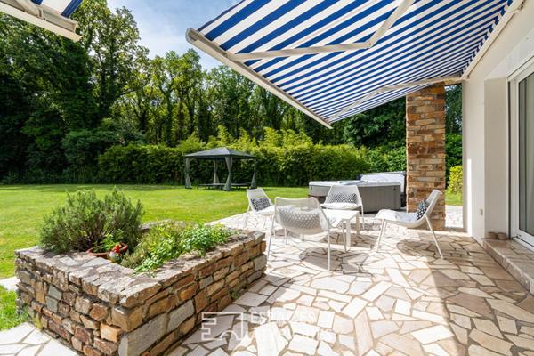 Villa rénovée au coeur du Golf International Barrière – Un écrin de lumière dans un domaine privé