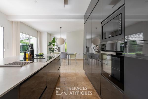 Villa rénovée au coeur du Golf International Barrière – Un écrin de lumière dans un domaine privé