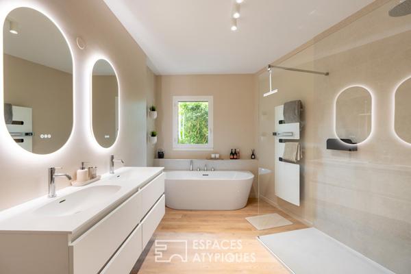 Villa rénovée au coeur du Golf International Barrière – Un écrin de lumière dans un domaine privé