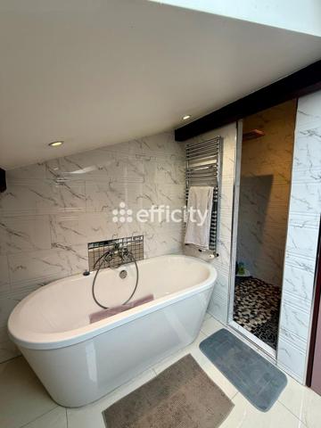 Maison
         5 pièces
        - 127 m² 379 000 € *