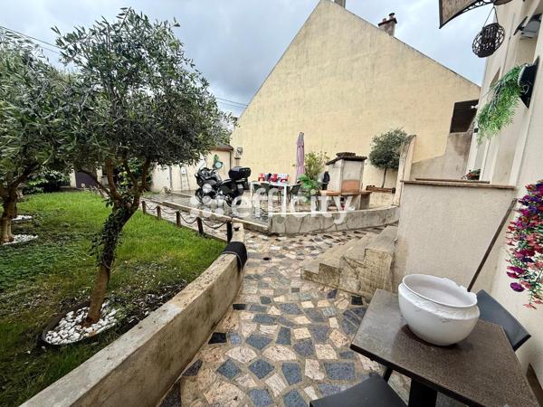 Maison
         5 pièces
        - 127 m² 379 000 € *