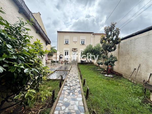 Maison
         5 pièces
        - 127 m² 379 000 € *